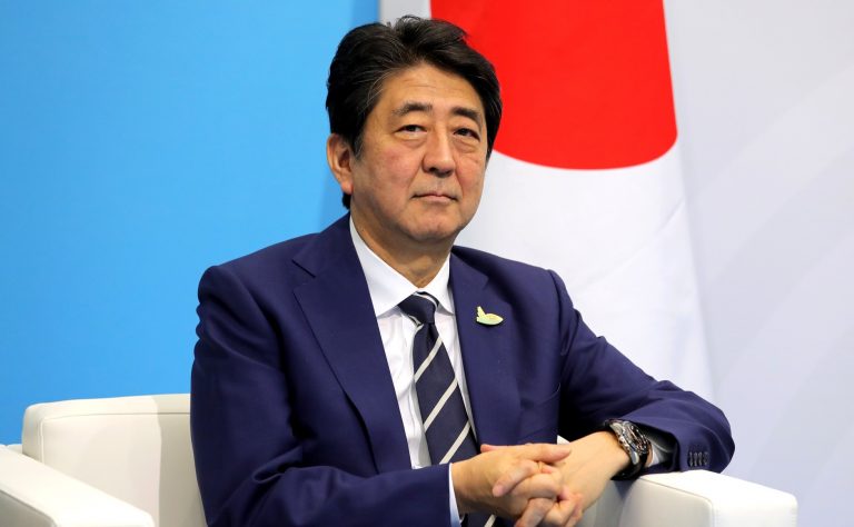 Shinzo Abe a devenit oficial cel mai longeviv premier al Japoniei