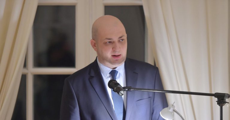 Reprezentantul minorităţii evreieşti în Parlament o critică pe Olguţa Vasilescu: Un gest nepermis