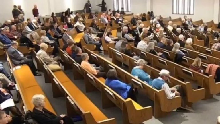 Atac armat într-o biserică din Texas. Agresorul a omorât doi oameni, dar a fost ucis de un enoriaș înarmat