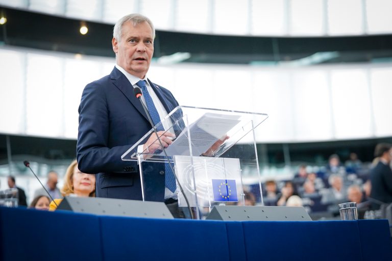 Premierul Finlandei a demisionat în timp ce țara lui deține președinția UE