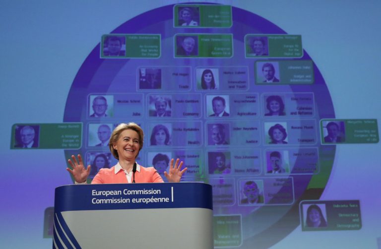 Ombudsmanul european critică executivul UE pentru că nu oferă acces la SMS-urile dintre Ursula vond der Leyen şi directorul general al Pfizer