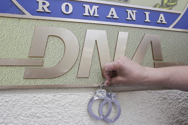 Un fost adjunct la STS, reținut de DNA pentru trafic de influență