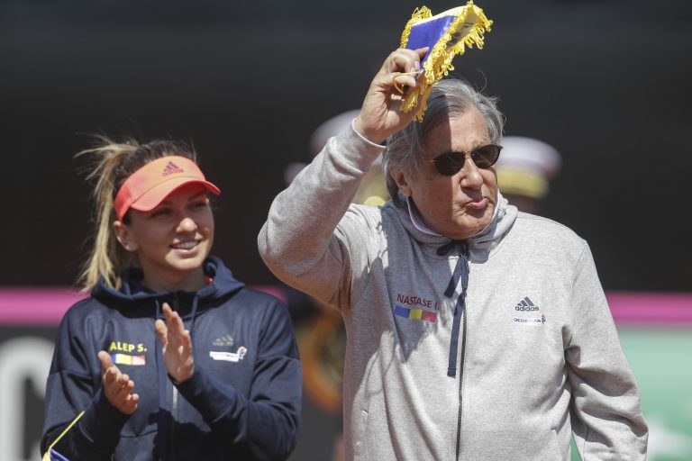 Simona Halep: Nu mi se pare normal faptul că federaţia de trei ani nu este finanţată. Ilie Năstase: Eu unul aş da foc la Legea sportului
