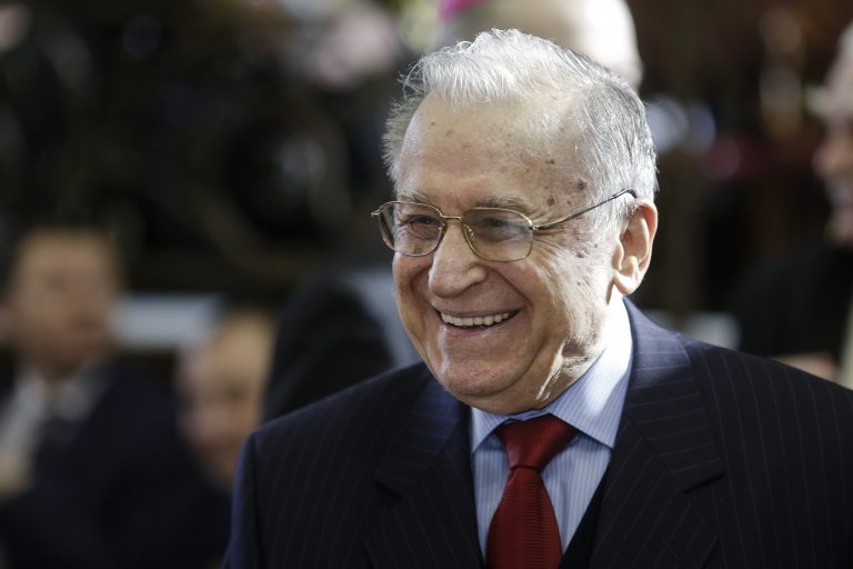 GSD îi cere președintelui desființarea Institutului Revoluției Române, condus de Iliescu și Gelu Voican Voiculescu