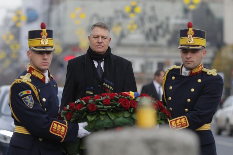 VIDEO Klaus Iohannis și premierul Orban au depus coroane de flori în memoria victimelor Revoluției