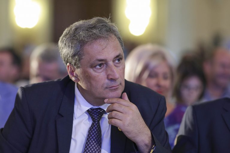 Șeful Poliției Vâlcea, dat afară în timpul videoconferinței. Ministru: “Spuneţi-i că acum, aici, l-am demis”