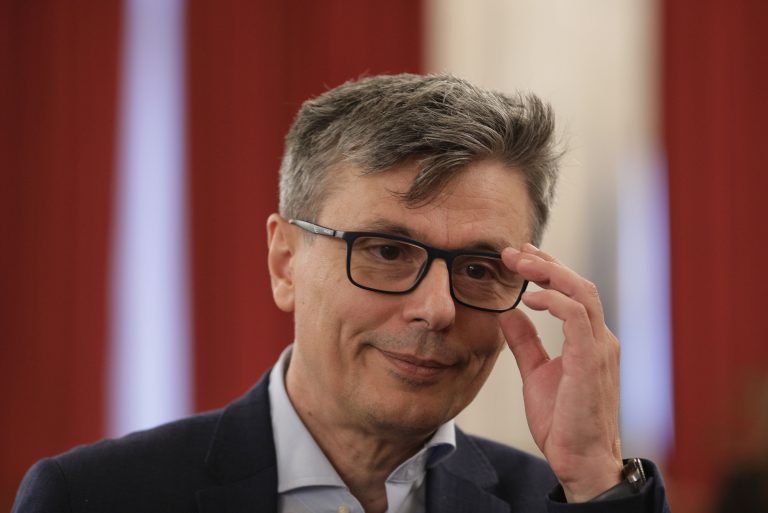 Virgil Popescu: Pierderile în economie vor fi foarte mari. Deficit de 5% dacă ține doar câteva luni criza