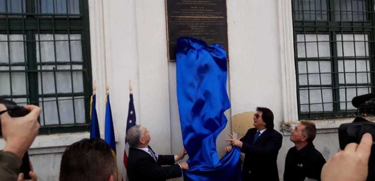 30 de ani de la Revoluție. Trump a trimis o placă de bronz la Timișoara. „România nu este complet eliberată”