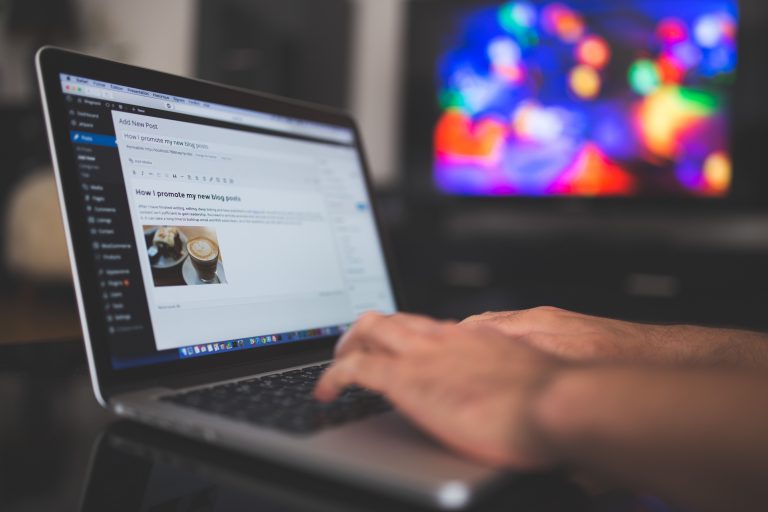 Comisia Europeană avertizează că Internetul consumă extrem de multă energie electrică