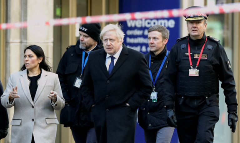 Boris Johnson, acuzat de căpușarea politică a atacului sângeros din Londra