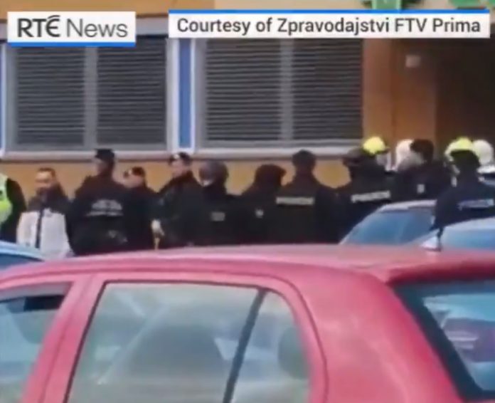 „Am găsit atacatorul”. Autorul atacului armat din estul Cehiei s-a sinucis cu un glonț în cap
