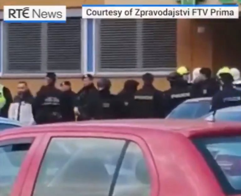 „Am găsit atacatorul”. Autorul atacului armat din estul Cehiei s-a sinucis cu un glonț în cap