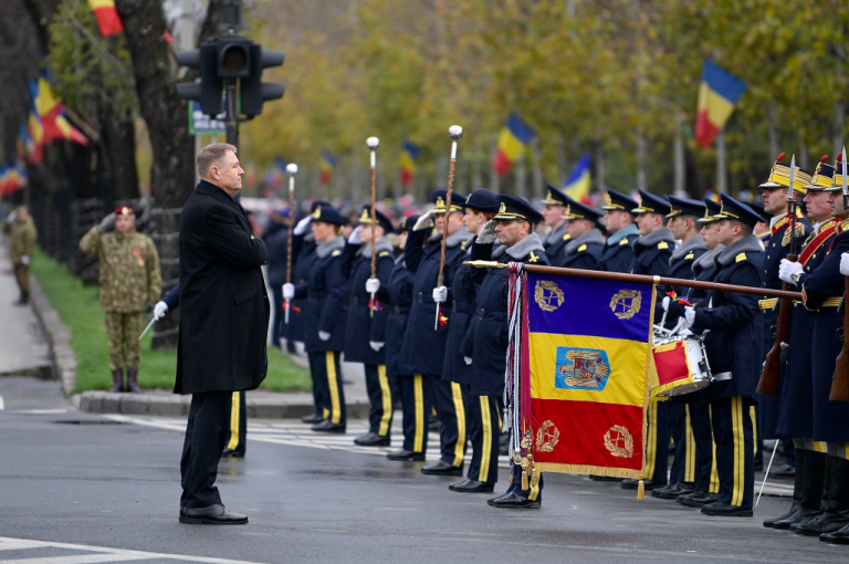 Iohannis, mesaj de 1 Decembrie: La mulţi ani, dragi români, oriunde vă aflaţi