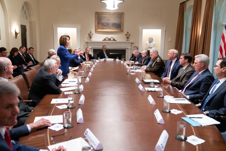 Punerea sub acuzare a lui Donald Trump va fi votată astăzi