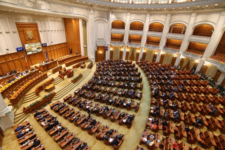 USR depune un nou proiect la Parlament pentru limitarea mandatelor de rector