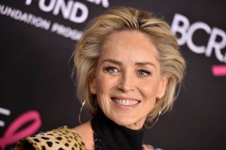 Sharon Stone acuză o platformă online dedicată întâlnirilor că i-a blocat contul