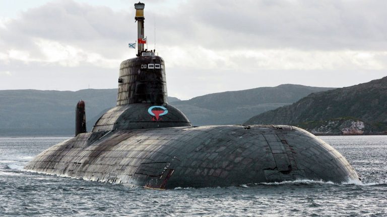 NATO, îngrijorată că submarinele rusești ar putea rupe cablurile din Oceanul Atlantic
