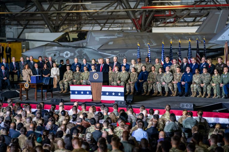 Răzbunarea îi va costa scump pe iranieni. 52 de ținte majore din Iran vor fi bombardate dacă americanii vor fi atacați, anunță Trump