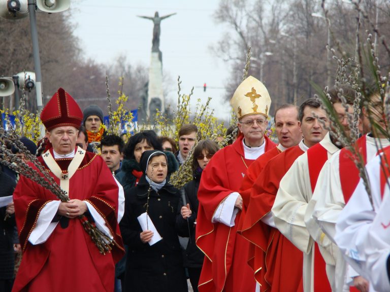 Arhiepiscopia Romano-Catolică Alba Iulia, despre preotul din Ditrău: S-a implicat într-un conflict care îi depășește competențele