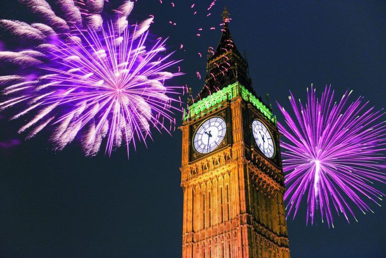 VIDEO Big Ben a anunţat intrarea în 2020 cu un impresionant foc de artificii, la Londra