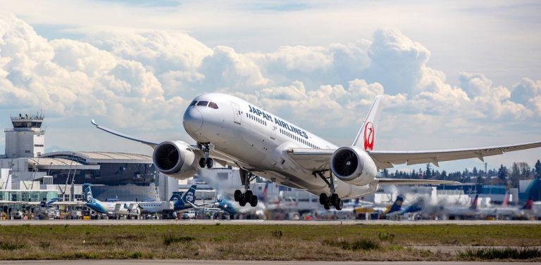 O companie aeriană oferă gratuit 50 000 de bilete de avion turiștilor străini. Cum puteți intra în posesia lor