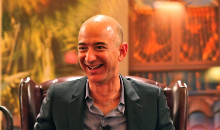 Telefonul lui Jeff Bezos, “spart” printr-un mesaj de pe telefonul liderului saudit