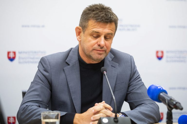 Ministrul slovac al mediului a demisionat după ce a fost implicat într-o altercaţie într-un restaurant
