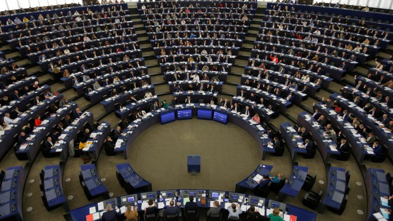 Palmă pentru PSD: Parlamentul European a respins cererea de a dezbate modificarea legii privind alegerea în două tururi în România