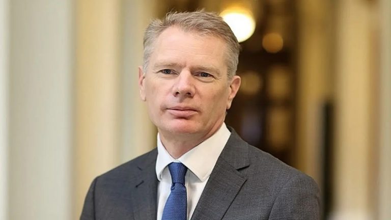 Un important cleric din Iran spune că ambasadorul UK mai bine ar fi expulzat, altfel riscă să fie ”făcut bucăți”