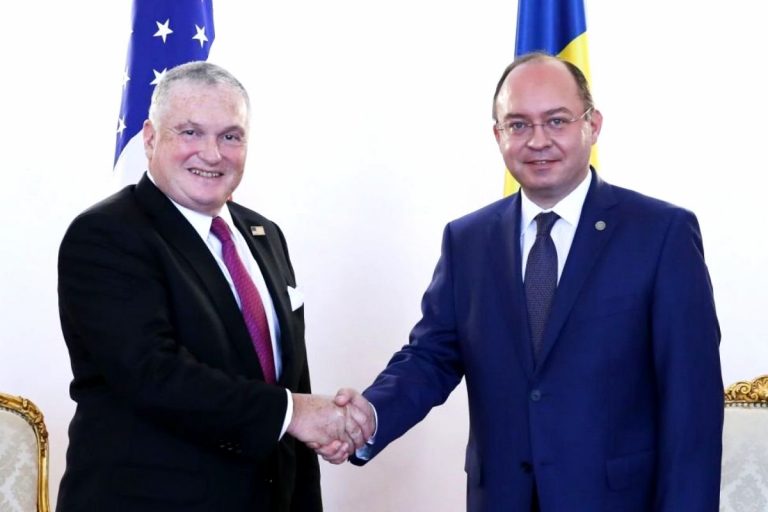 Bogdan Aurescu s-a întâlnit cu ambasadorul Adrian Zuckerman, după anunțul SUA privind retragerea din Tratatul Cer Deschis