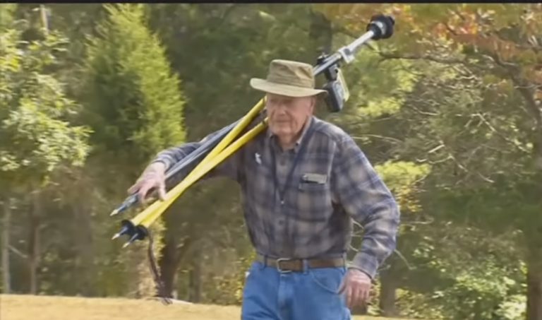 Un bugetar american a decis că a venit vremea să iasă la pensie. La 102 ani