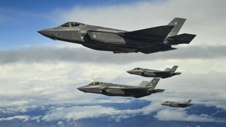 Polonia cumpără 32 de avioane americane F-35