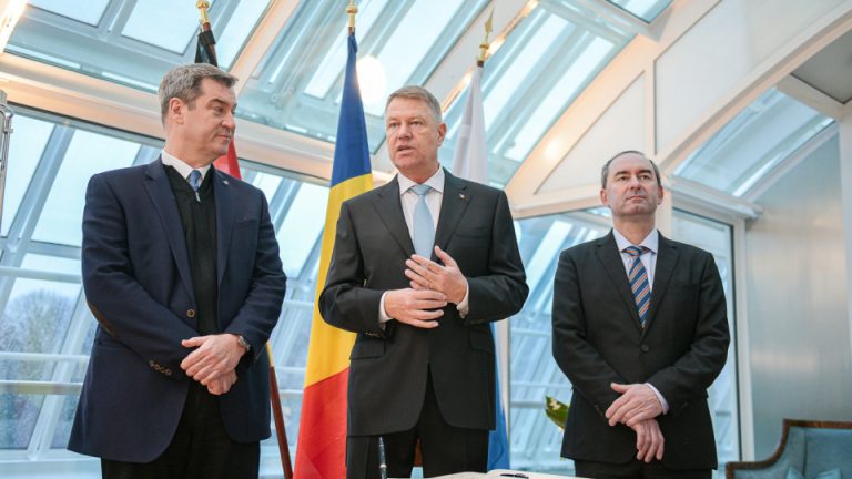 Romanian President Klaus Iohannis makes official visit to Bavaria to discuss European issues, trade