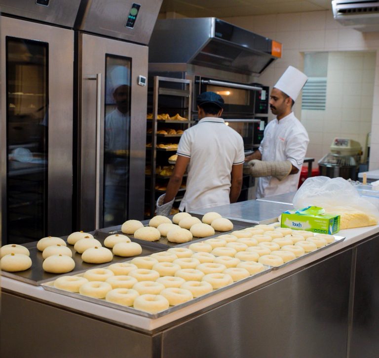 Hundreds of residents of Transylvanian town demand “no more migration” after bakery employs 2 Sri Lankans