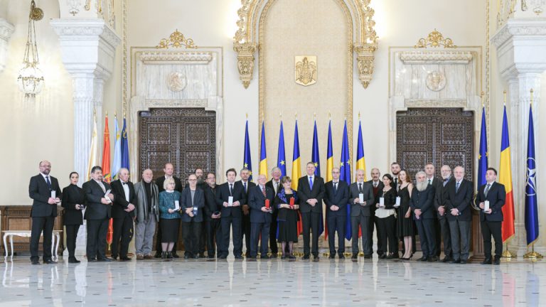 Personalităţi ale culturii, decorate la Palatul Cotroceni de președintele Iohannis