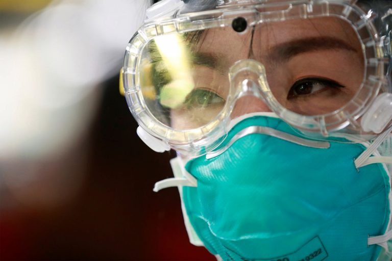 Coronavirusul | Numărul morților a urcat la 80. Wuhan, un oraș-fantomă, în timp ce străinii așteaptă să fie evacuați