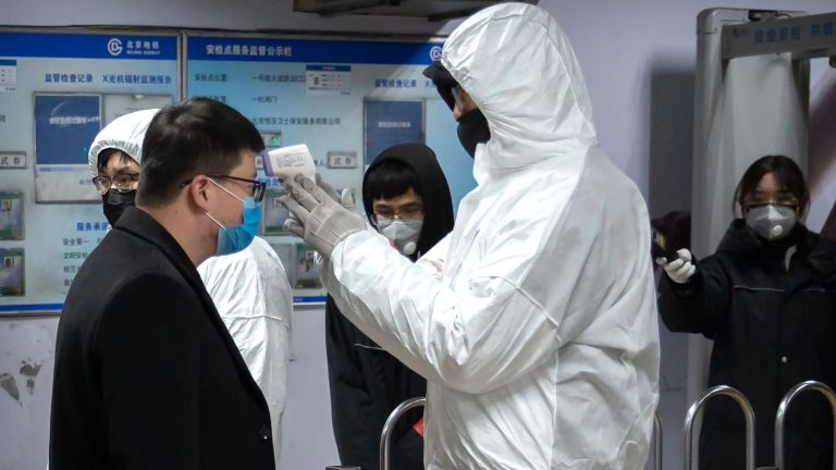 Coronavirus. Poliţia din Hong Kong caută două persoane care au fugit din carantina impusă obligatoriu