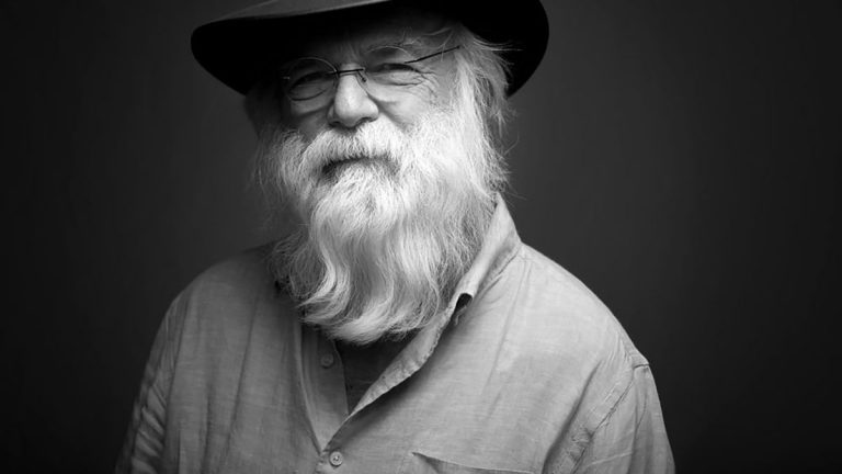 ”S-a oprit, și-a cerut scuze și a închis ochii”. Cântărețul american David Olney a murit pe scenă