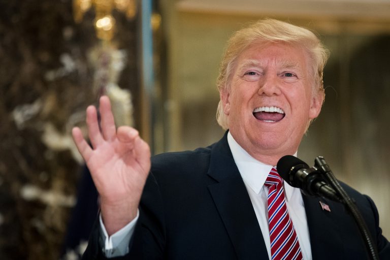 Donald Trump anunță leacul pentru virus: Două substanţe, combinate, pot fi tratamentul pentru COVID-19