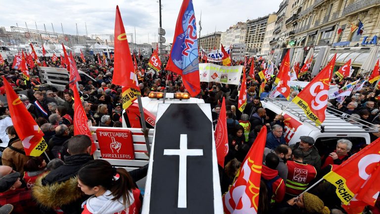 Franța intră din nou în zodia haosului