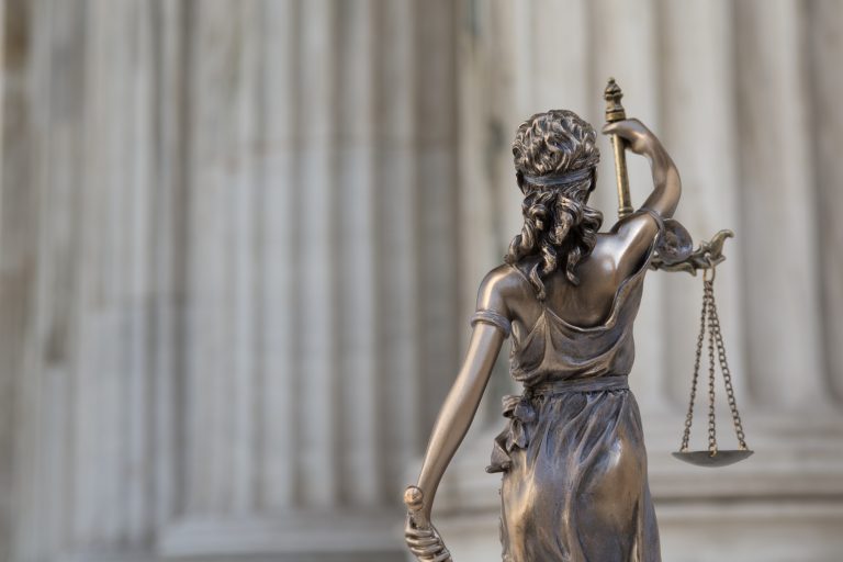 Dosar penal pentru persoana care care a îndemnat oamenii să meargă la slujba de Înviere
