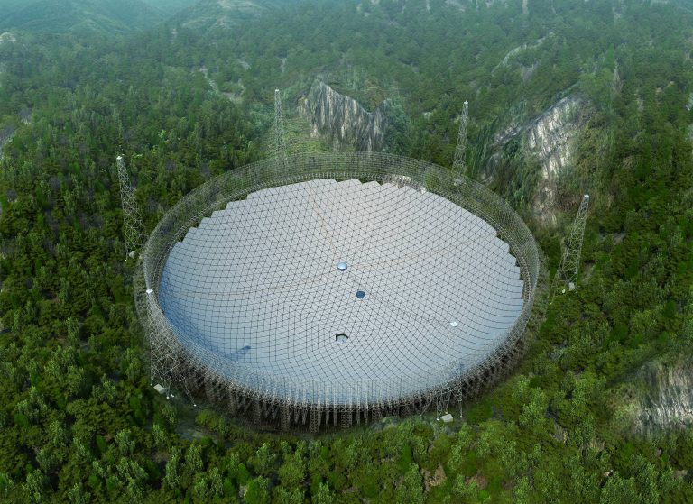 FAST, cel mai mare radiotelescop din lume, a devenit operațional. China îl va folosi pentru a „detecta viaţa extraterestră”