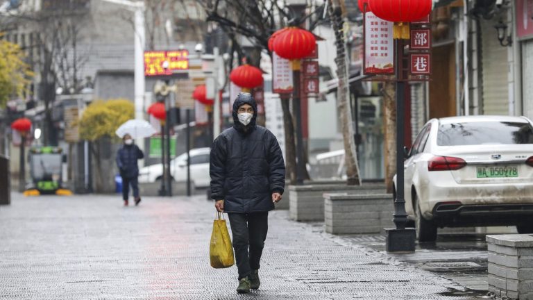 Coronavirusul „se întoarce” în China. De ce crește numărul de cazuri, după patru zile de scăderi
