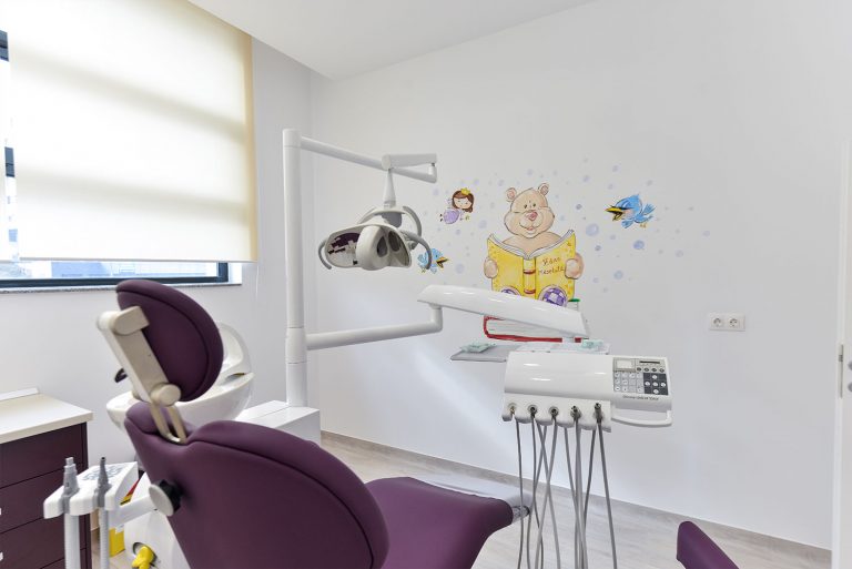 Reacția clinicii în care a murit copilul de patru ani. Acuzații de dezinformare și goană după senzațional