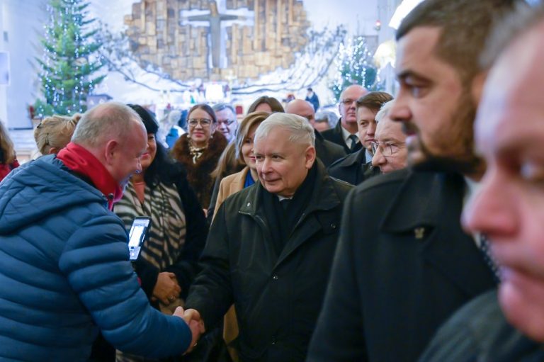 Liderul opoziţiei poloneze îl numeşte pe premierul Tusk ”servitor” al Germaniei pentru că ar fi cedat în problema reparaţiilor de război