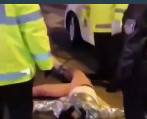 VIDEO | Scene de groază în China: Femeie ucisă după ce a fost târâtă din mașină întrucât nu purta mască