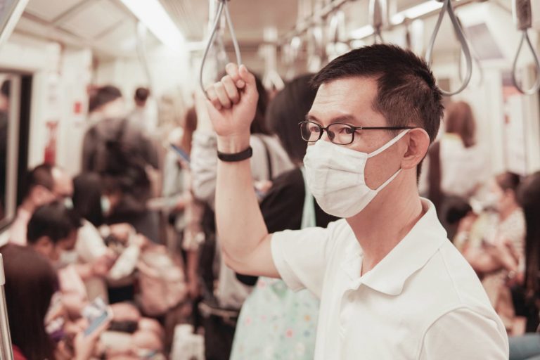 Se întâmplă în România: Chinezii izolaţi într-un hotel din Slatina cu suspiciuni de coronavirus, surprinşi afară după ce hotelierii nu le-au dat mâncare