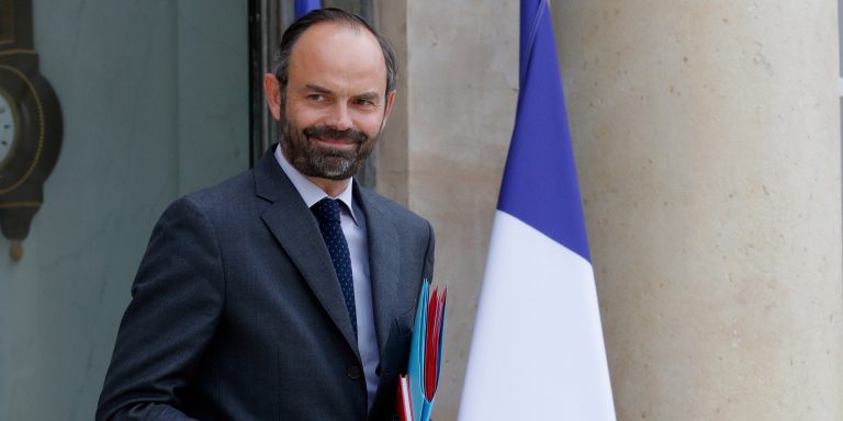 Premierul francez avertizează că, deși situaţia epidemică se va ameliora, urmează o „criză economică brutală”