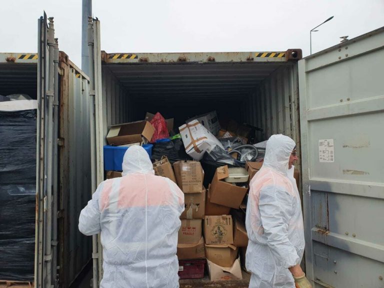România, lada de gunoi a Europei. Încă 50 de containere au fost aduse din Marea Britanie