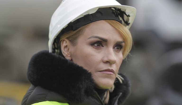 „Sabotorii” i-au răspuns lui Firea cu cifrele dezastrului. Apa caldă și căldura, date pe iepurași și luminițe
